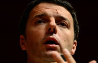 Primarie Pd, Renzi trionfa con il 68%: "Fine di una classe dirigente"