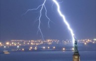10 impressionanti foto di fulmini che hanno colpito luoghi famosi