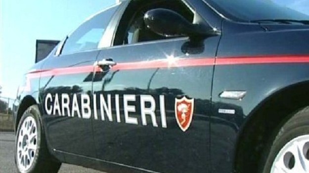 nuda-crocifissa-sotto-cavalcavia