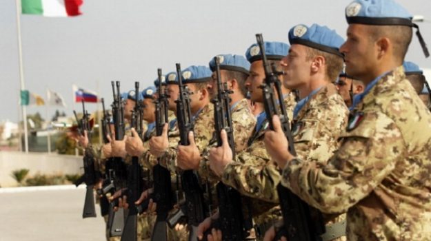 Italia-mandera-soldati-confine-Russia-