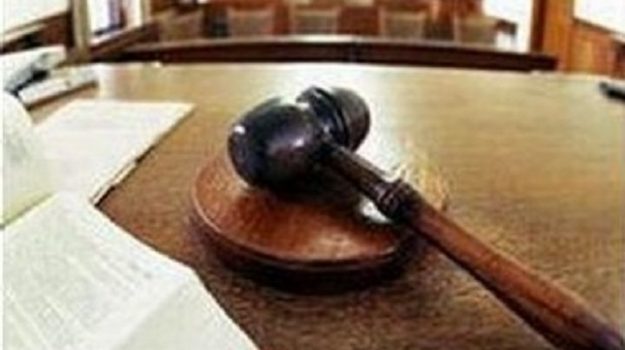 coppia-acido-tribunale-bambino-adozione-