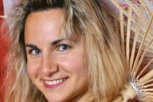 La maestra negazionista torna in classe, genitori infuriati: bambini riportati a casa