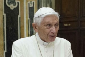 Capiamo il significato di Papa emerito dopo la morte di Ratzinger